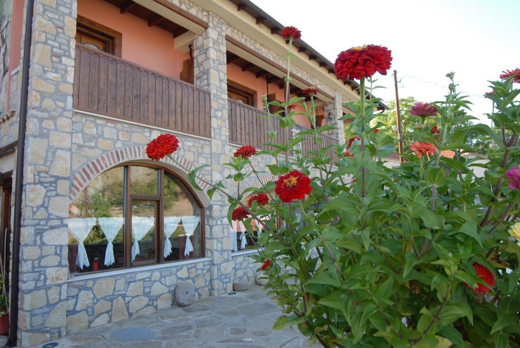 Guesthouse To Spiti Τou Gakou Nestórion Exterior foto